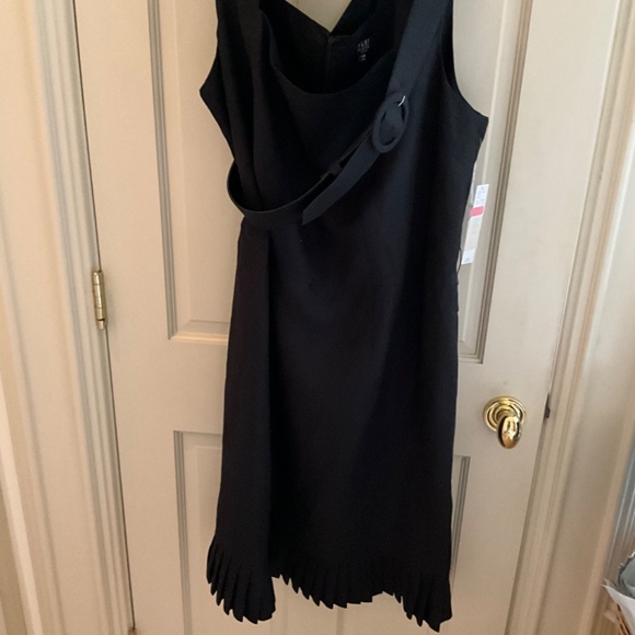 NWT ALEX MARIE 14W BLACK SLEEVELESS DRESS WITH A 4" PLEAT AT THE HEM - Picture 9 of 14